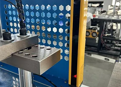 High-precision safety grating